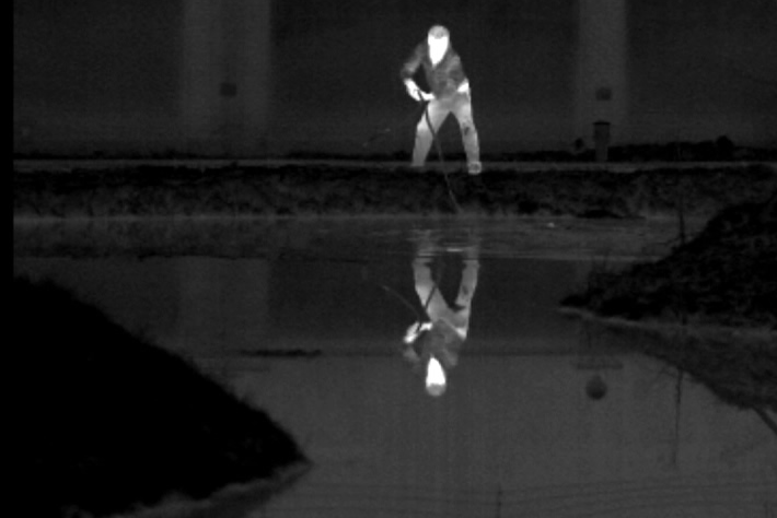 短波红外与中长波红外探测器成像的差异