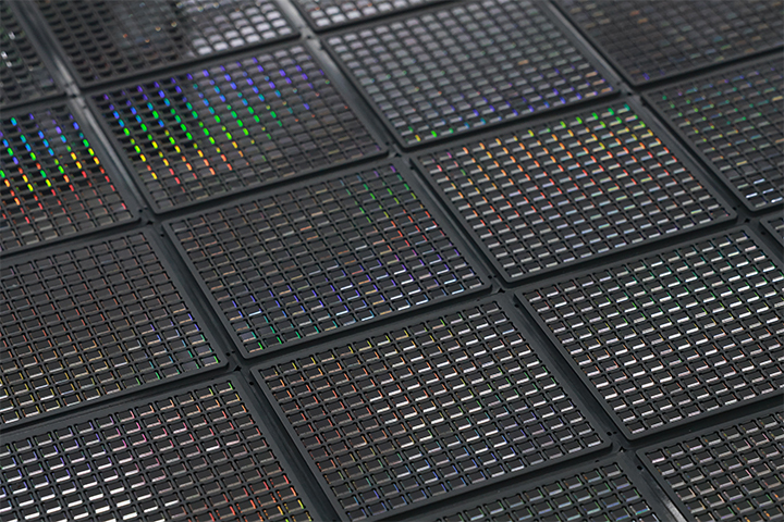 有“芯”者，“市”竟成